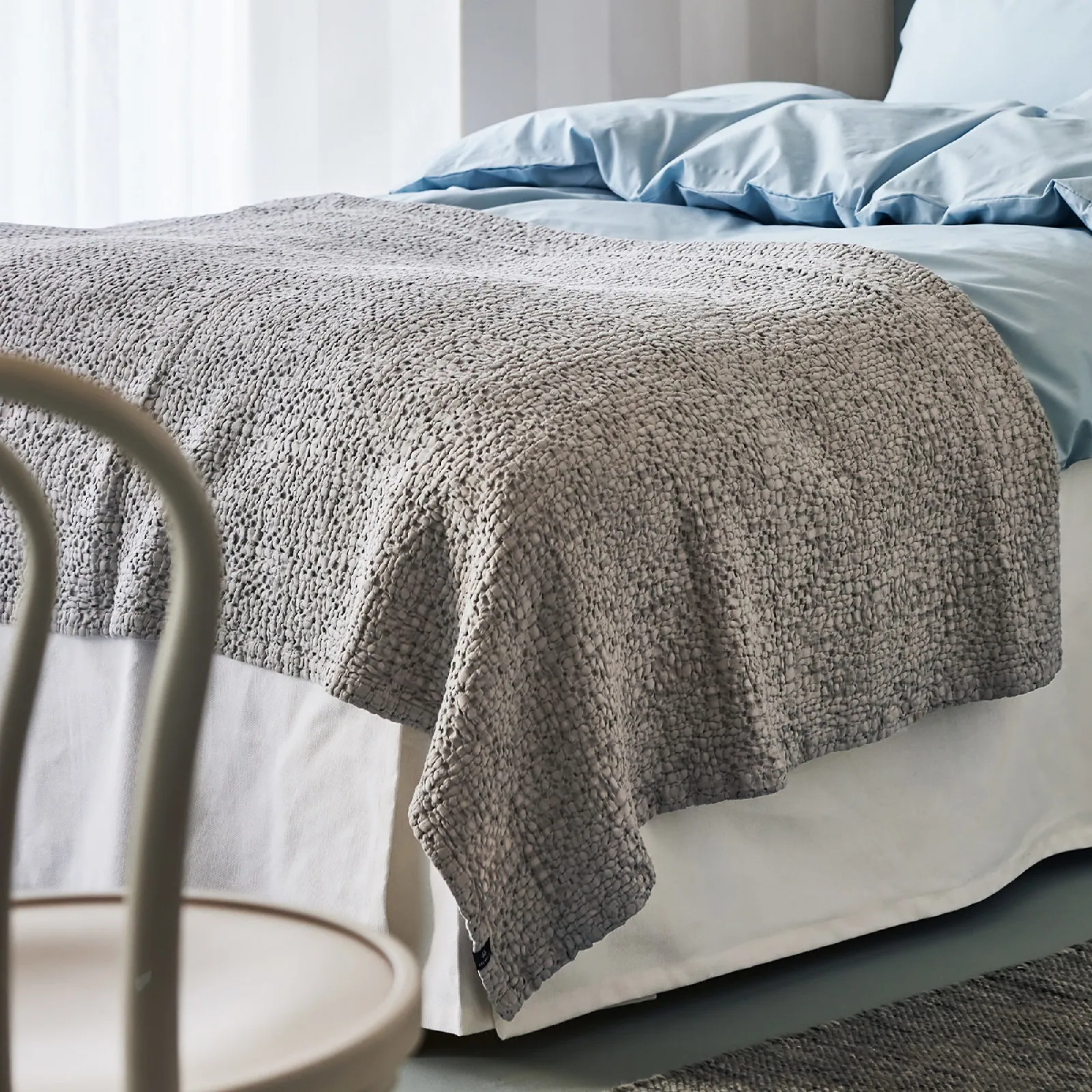 Himla Dani, szara narzuta na łóżko Natural Home Decor
